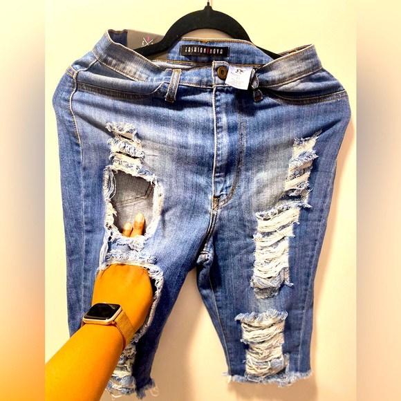 Fashion Nova ** Denim shorts - Picture 2 of 7